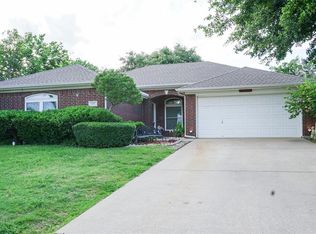 1605 Crestmeadow Ln, Mansfield, TX 76063