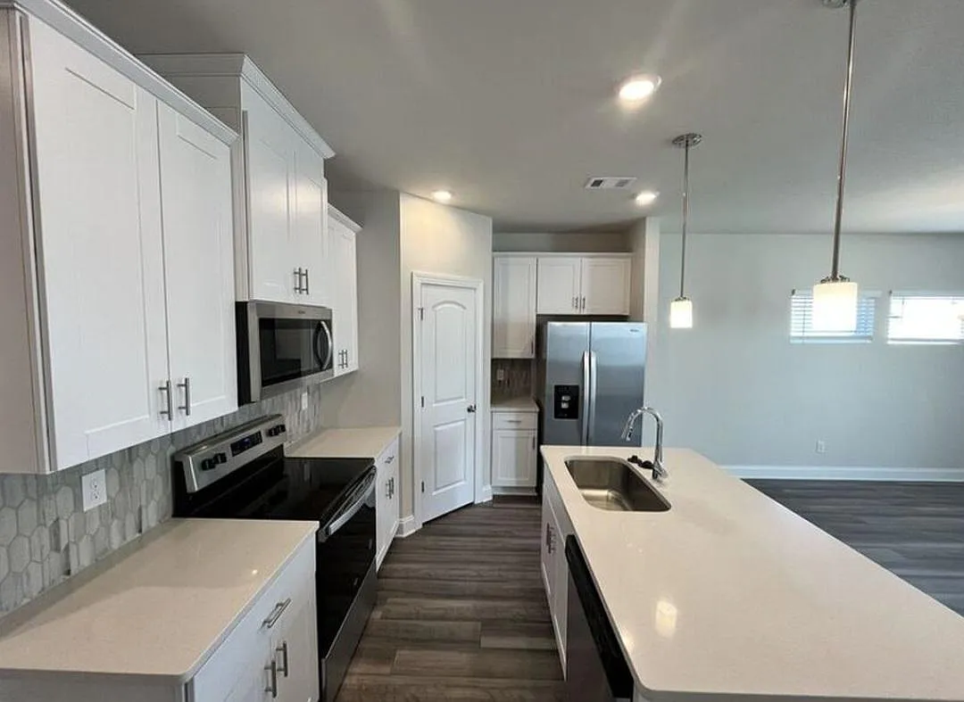 3 bed, 2.5 bath, 1601 sqft, $2,350 — Photo 4