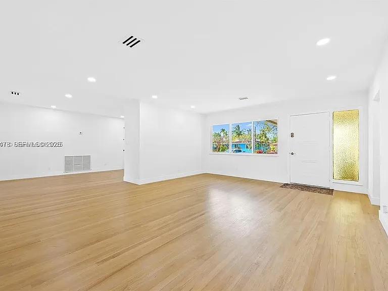 3410 Cleveland St — Photo 5