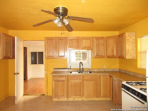4th image of 318 S San Bernardo Ave