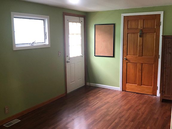 4th image of 28 Rockland Ave