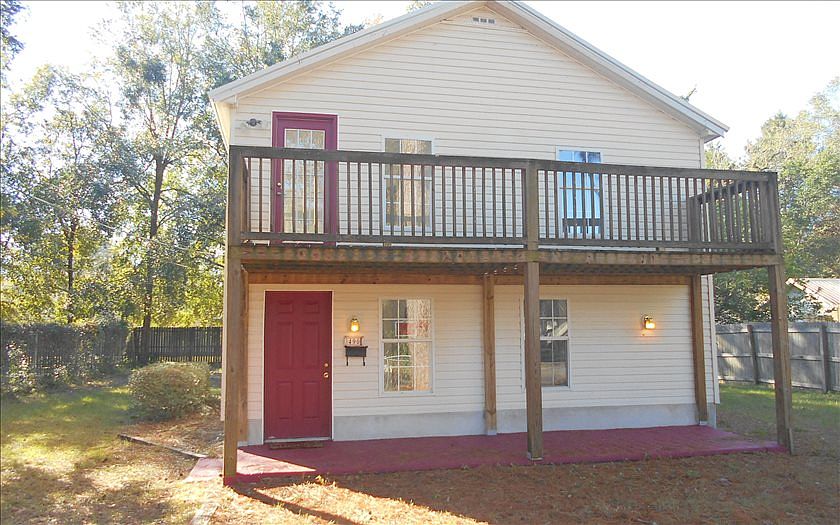 1st image of 490 SE Paxton Pl