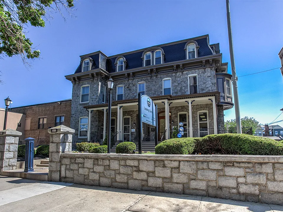 UCA 4104 Walnut 2