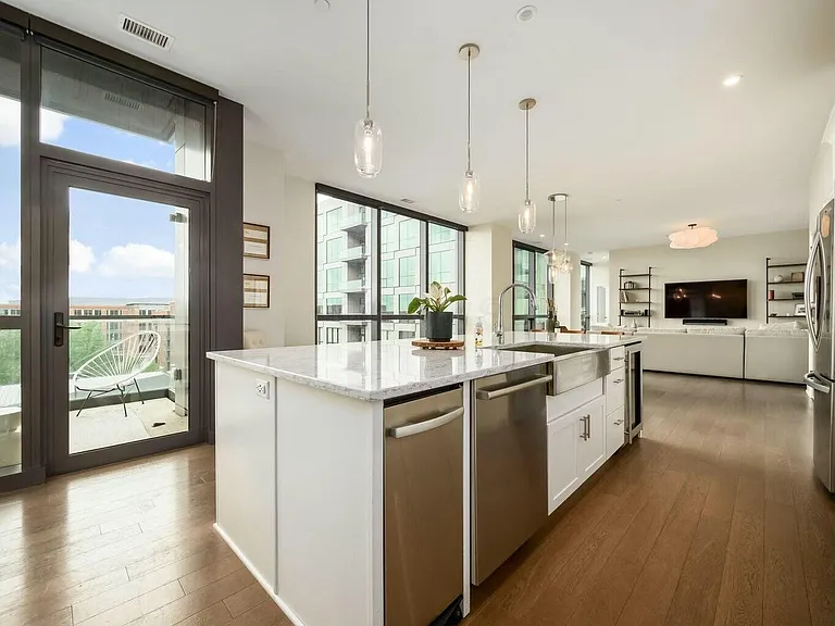 250 Spring St #713 — Photo 5