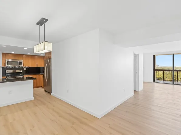 2333 Brickell Ave APT 1908, Miami, FL 33129