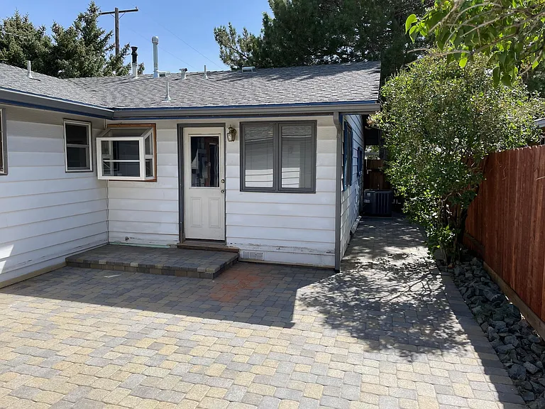 1004 S Division St — Photo 15