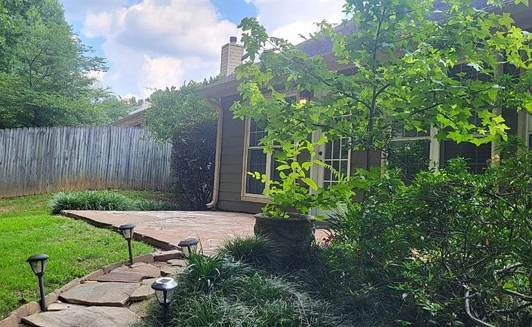 2280 Chelmsford Ct — Photo 4
