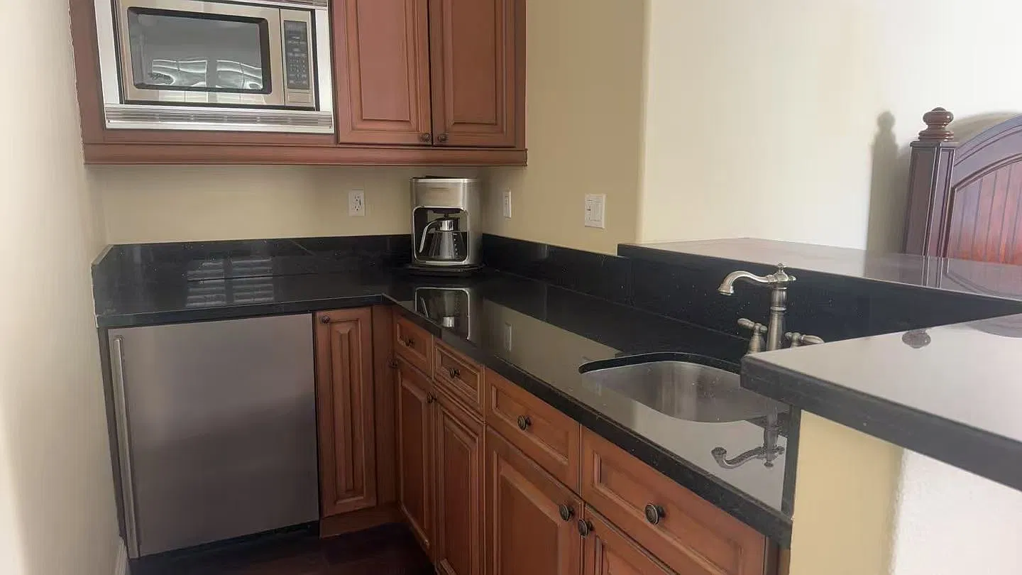 Studio, 200 sqft, $1,800 — Photo 3