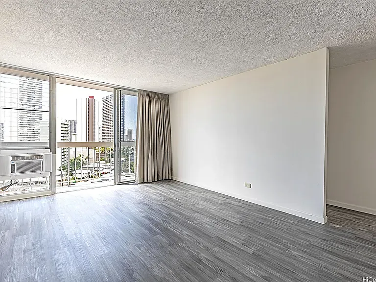 2 bed, 717 sqft, $2,400 — Photo 3