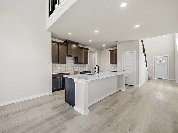 430 Tejas Village Pkwy - Linden - Kitchen