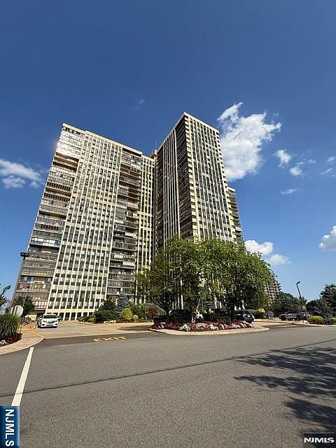 1st image of 200 Winston Dr APT 2818