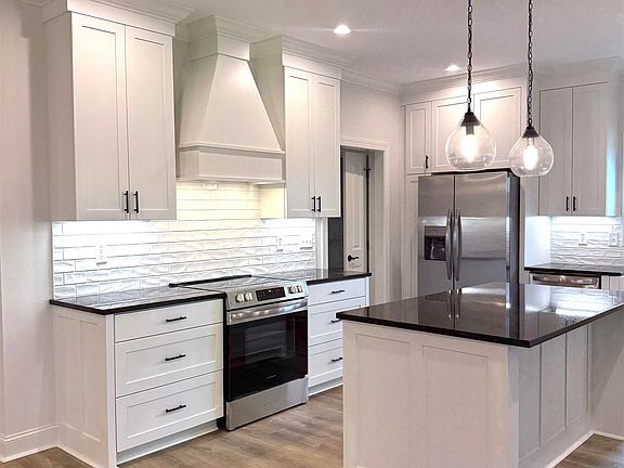 5th image of 129 Silver Leaf Ln