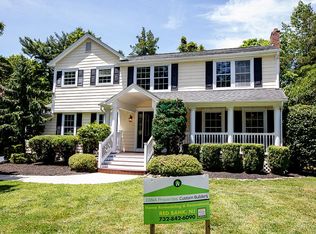 11 Alexander Dr, Red Bank, NJ 07701