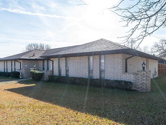 4th image of 1105 Linda Ln