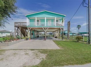 906 Moms Rd, Crystal Beach, TX 77650