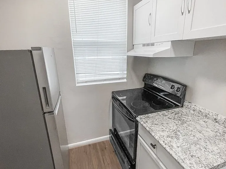 321 W Ianthe St #6 — Photo 2