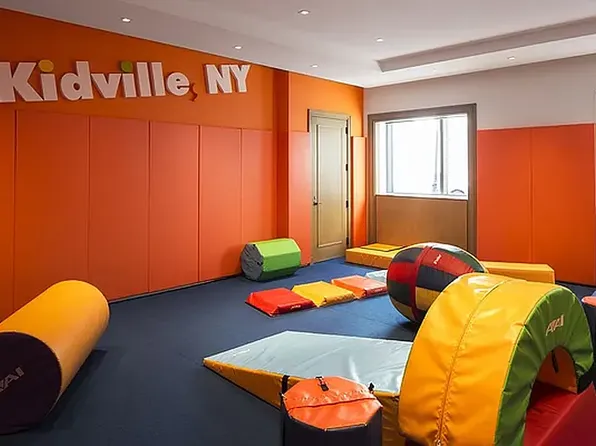 50 Riverside Boulevard image 17 of 19