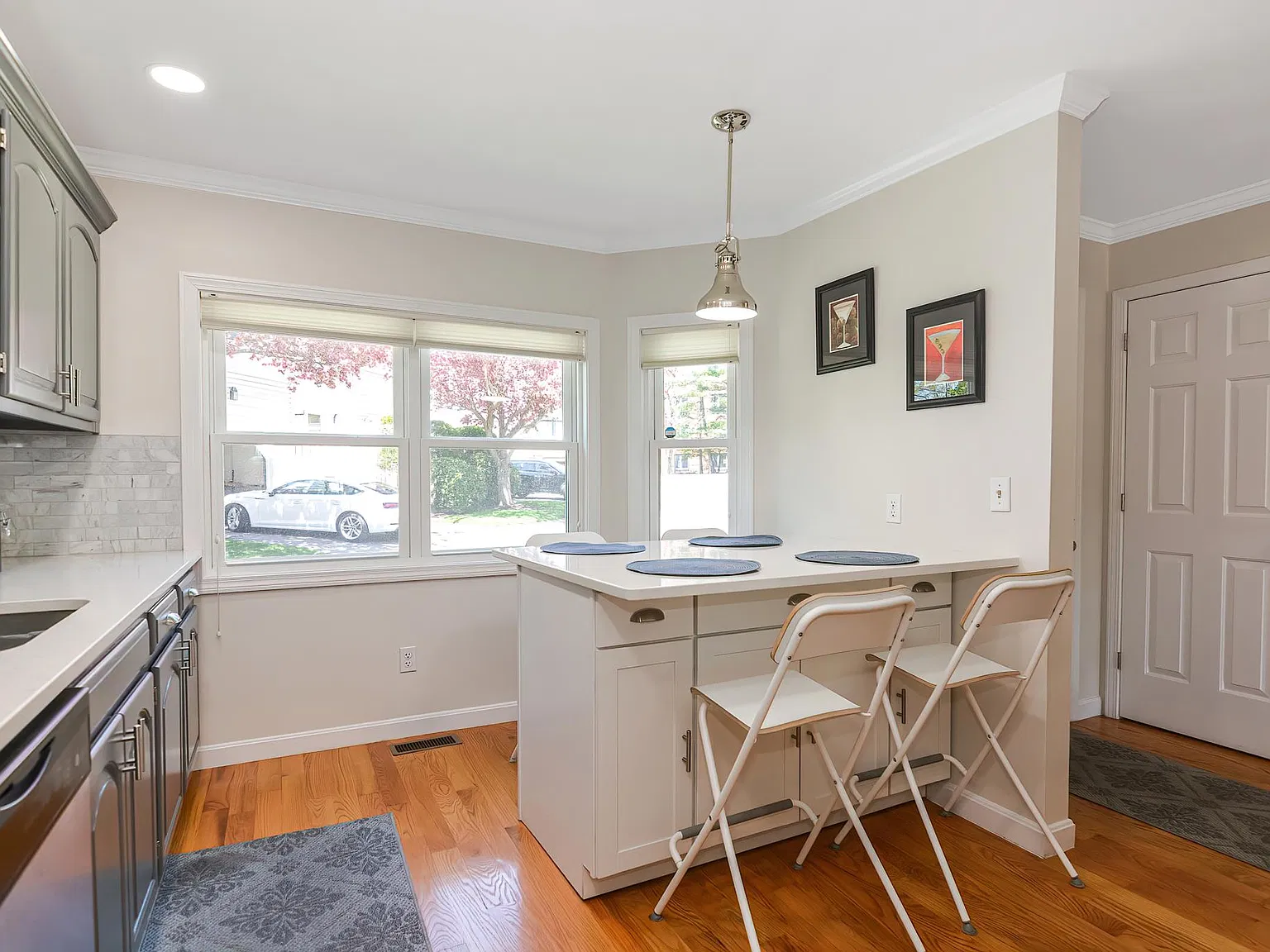 3 bed, 2.5 bath, 2097 sqft, $3,850 — Photo 3