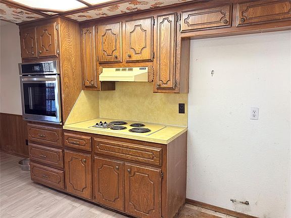 5th image of 11200 NW 112th St