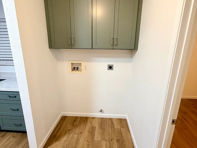 733 S Oak St #B — Photo 9