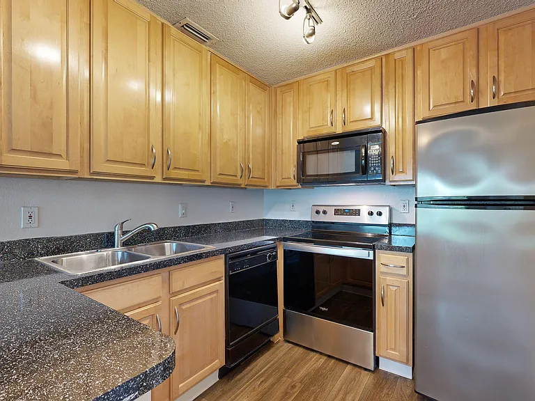 Altamira Place Apartment Homes — Photo 48
