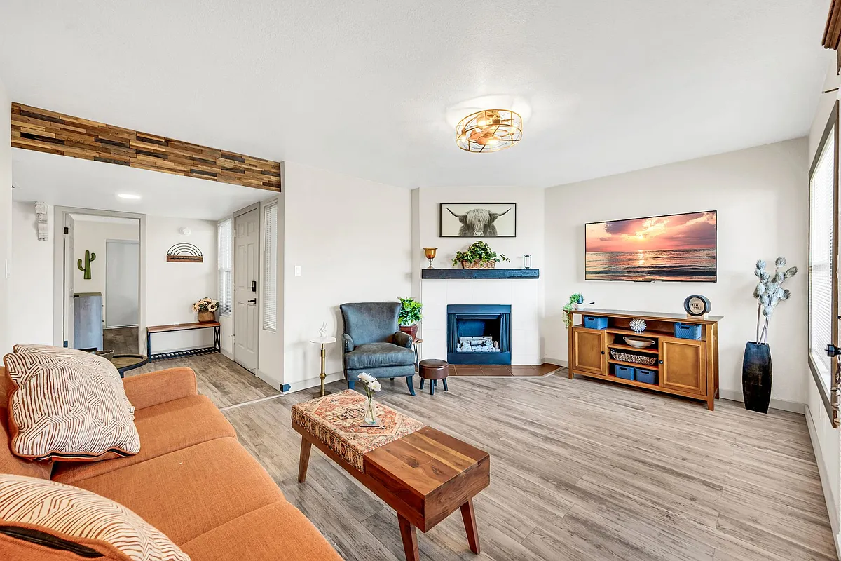Building Photo - 8787 E Mountain View Rd #2100