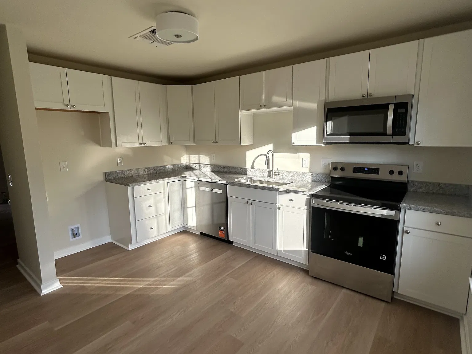 3 bed, 1015 sqft, $1,500 — Photo 2
