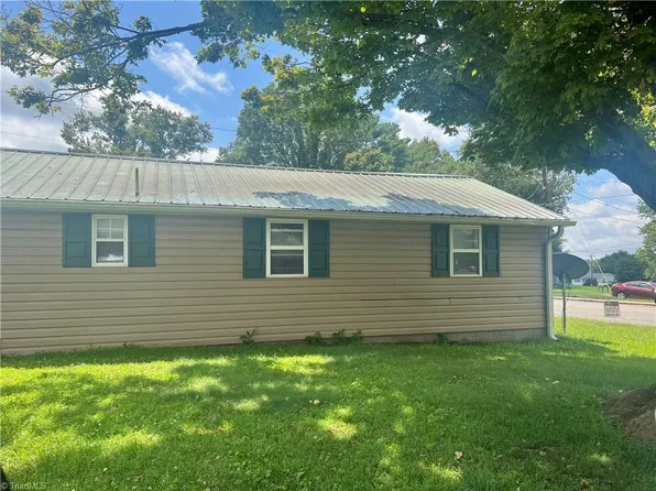 309 S Crutchfield St, Dobson, NC 27017