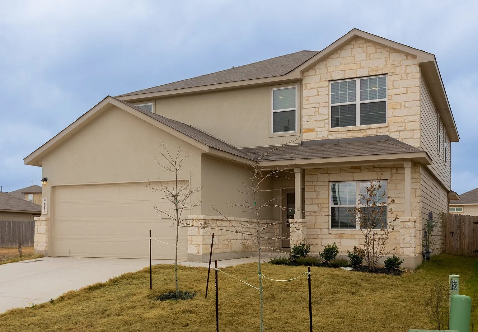 5 bed, 3.5 bath, 2680 sqft, $2,150 — Photo 2