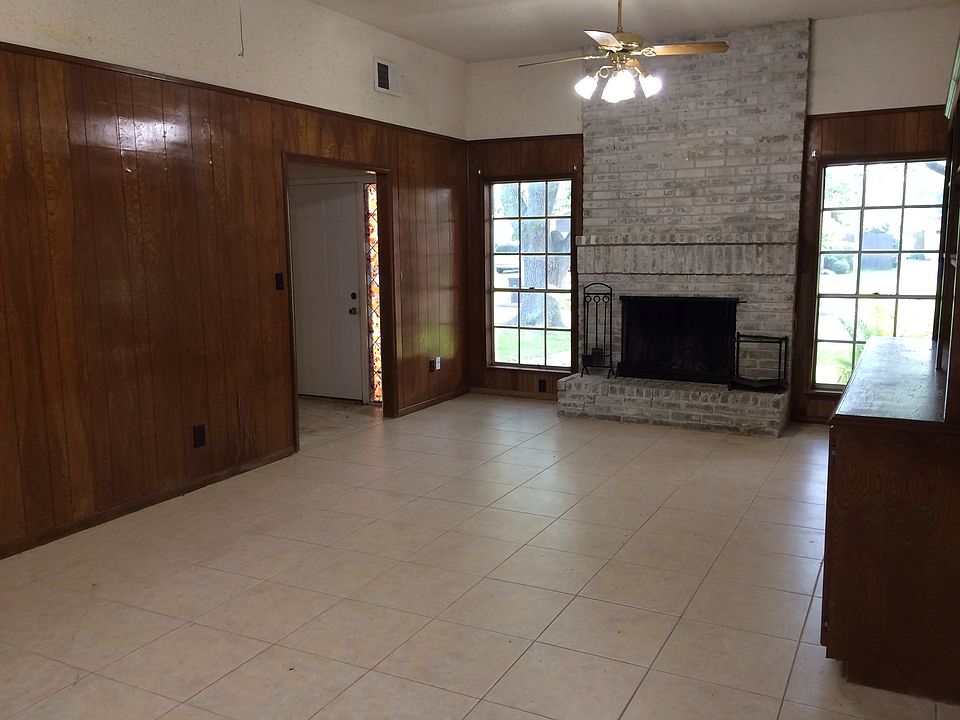 2nd image of 15311 Pleasant Valley Rd