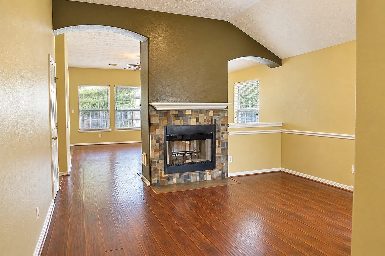 3 bed, 2.0 bath, 1787 sqft, $2,000 — Photo 3