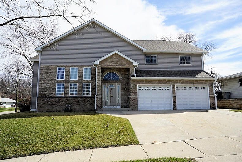 1st image of 2105 W Edgerton Ave