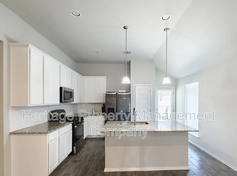 139 Lyndon Dr — Photo 5