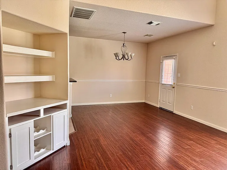 3947 Calgary Cir — Photo 8