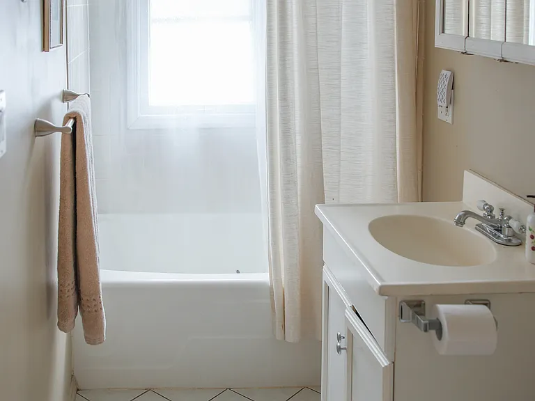 3022 N Oakley Ave #2 — Photo 5