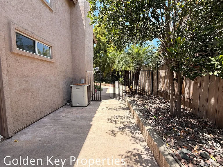 533 Edgewater Ave — Photo 33