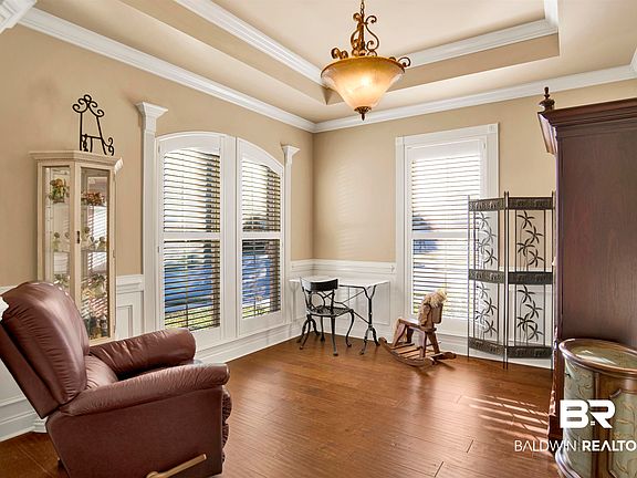 2nd image of 6144 Louise Pl