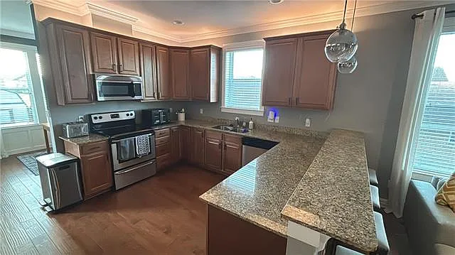 6079 Saint Anthony Ave — Photo 4