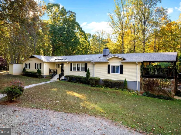 141 Meadows Rd, Fredericksburg, VA 22406