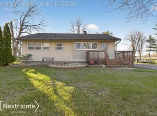 46295 Chatsworth Dr, Van Buren Township, MI