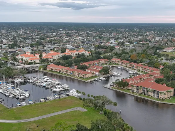 8 Marina Point Pl, Palm Coast, FL 32137