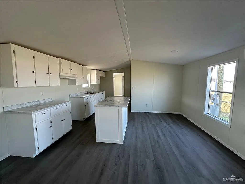 3 bed, 2.0 bath, 1216 sqft, $1,250 — Photo 2
