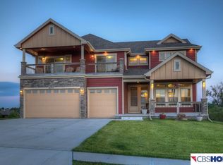 6701 Clear Creek Cir, Papillion, NE 68133
