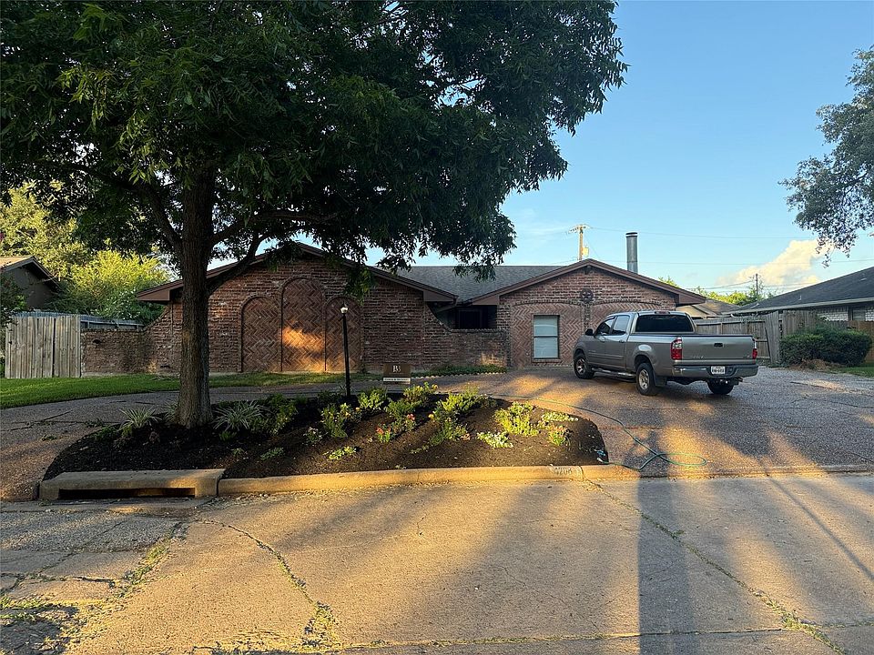 1st image of 4208 Pine Shadows St