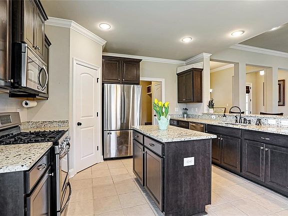 5th image of 740 English Oak Dr