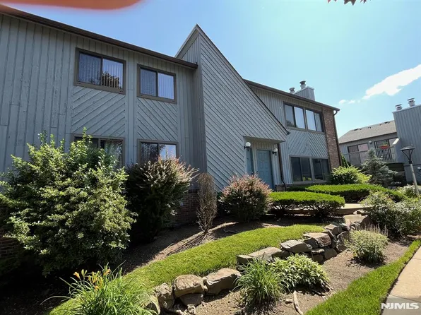 1437 John Street image 2 of 13