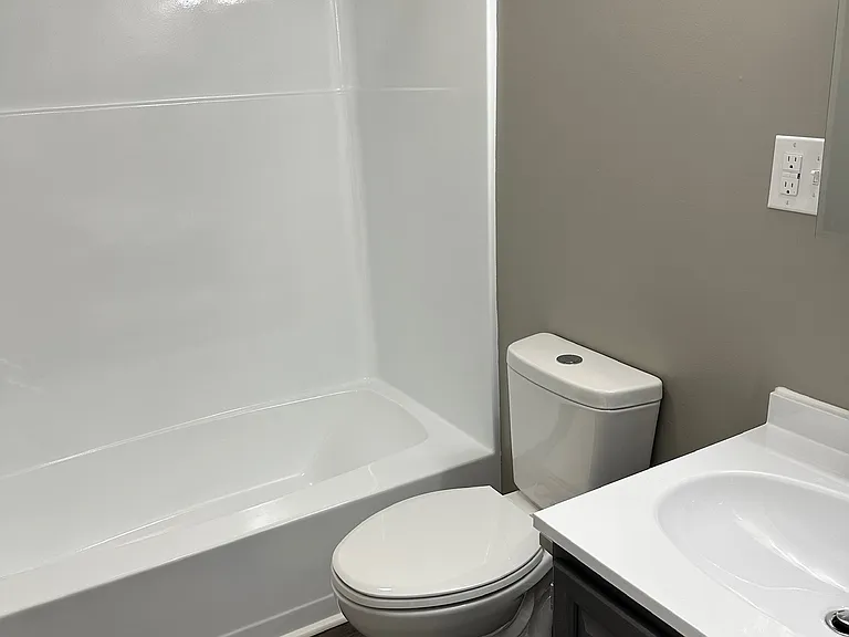 210 Hill St — Photo 18