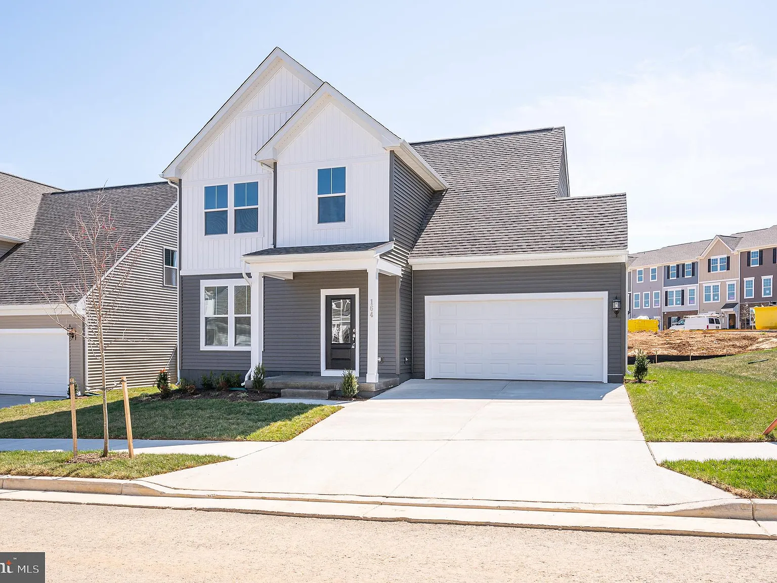 4 bed, 2.5 bath, 2184 sqft, $2,500 — Photo 2