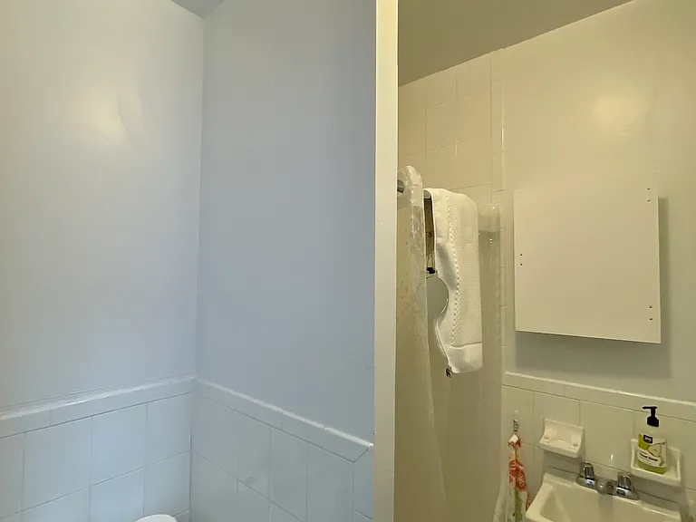 201 W 95th St #403 — Photo 3