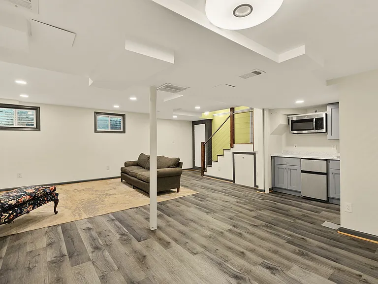 7208 Delfield St — Photo 39